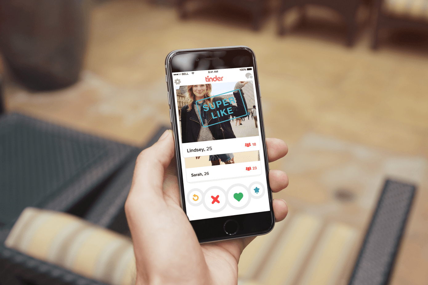 Tinder, un super like su uno smartphone