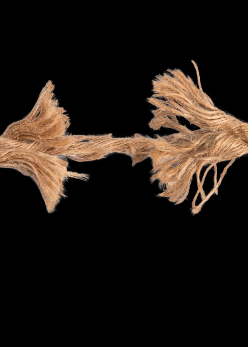 Una corda sul punto di spezzarsi: la copertina del reportage sulle dipendenze di SenzaFiltro