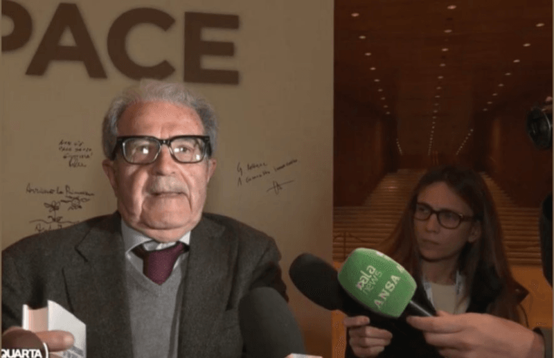 Prodi e Lavinia Orefici, l'ultimo capitolo dell'abitudine dei politici italiani alle aggressioni dei giornalisti