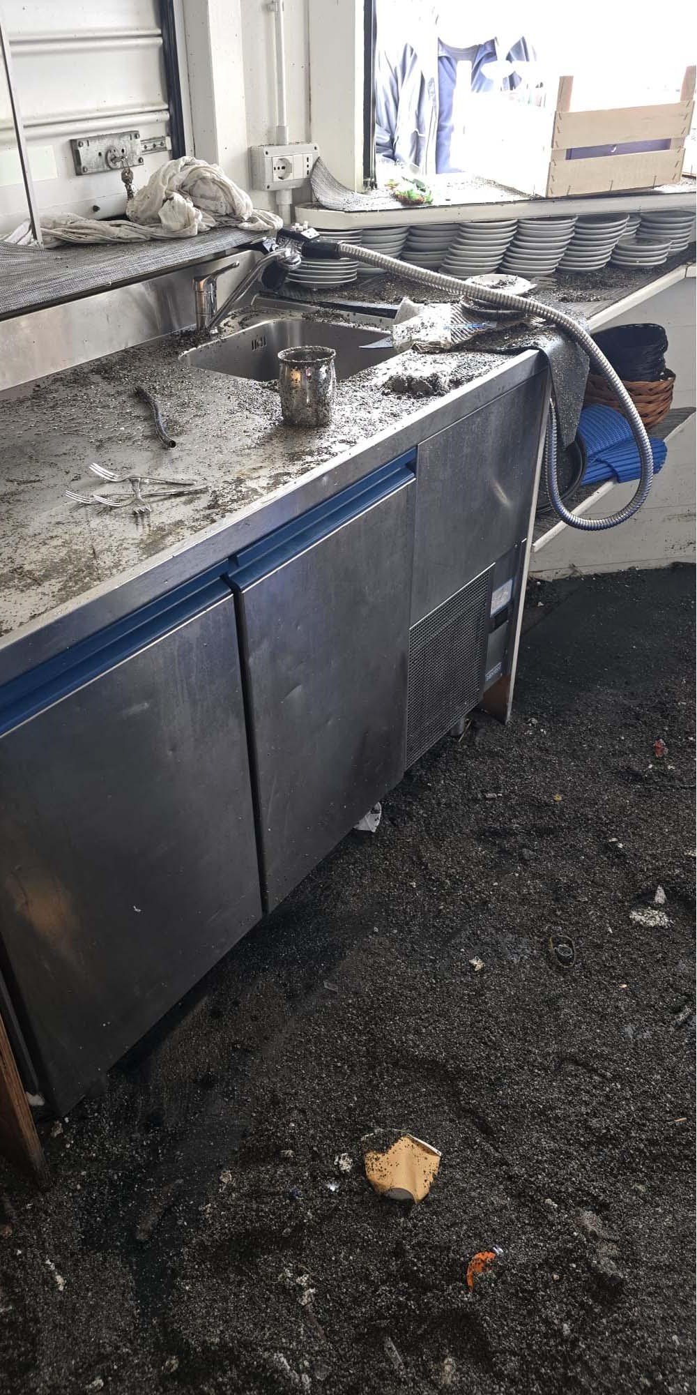 I danni nelle cucine del lido.