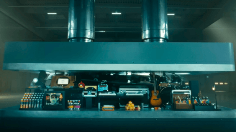 Apple Crush, nello spot di iPad Pro una pressa idraulica distrugge strumenti creativi analogici
