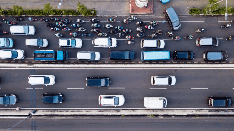 Olanda, lo smart working aiuta il traffico: due corsie stradali, una trafficata e una più libera