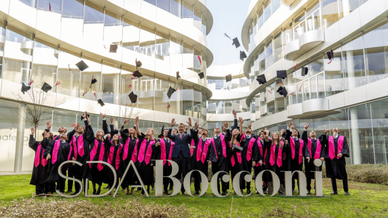 Donne manager, anche in SDA Bocconi ce ne sono poche: un'immagine dei laureati alla fine di un loro corso