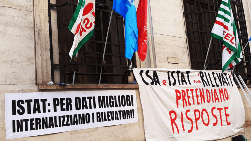 Rilevatori ISTAT in sciopero: gli striscioni