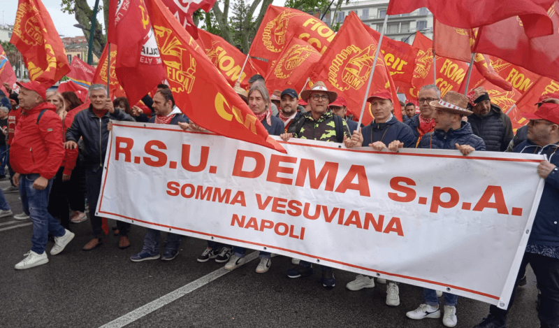 Gli operai di Dema S.p.a. manifestano in piazza