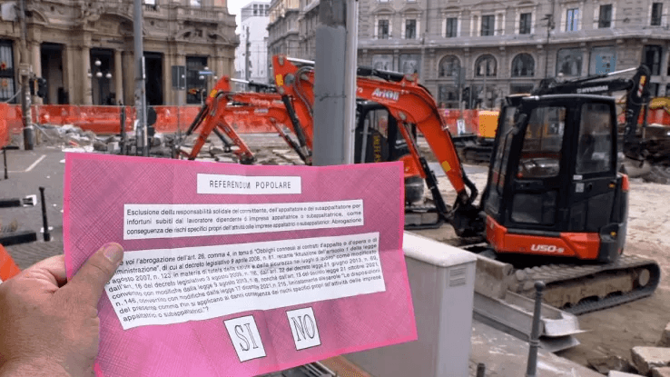 Referendum sulla sicurezza sul lavoro: la scheda con il quarto quesito davanti a un cantiere