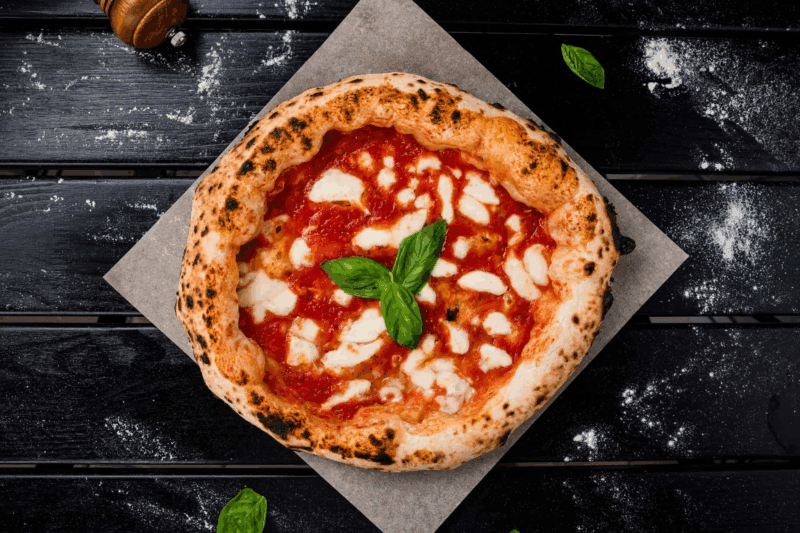 Una pizza margherita