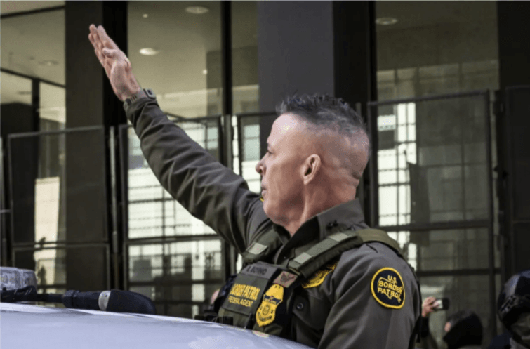 Il comandante dell'ICE Gregory Bovino a Minneapolis