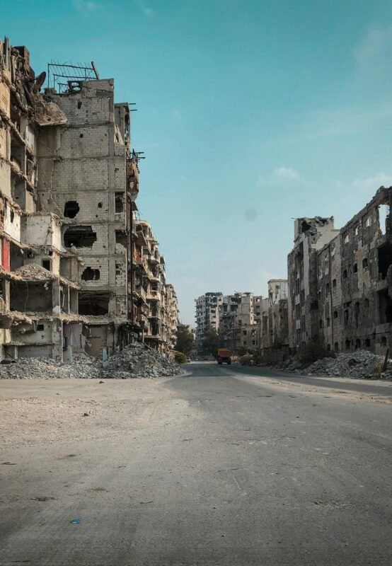 Una città distrutta dai bombardamenti